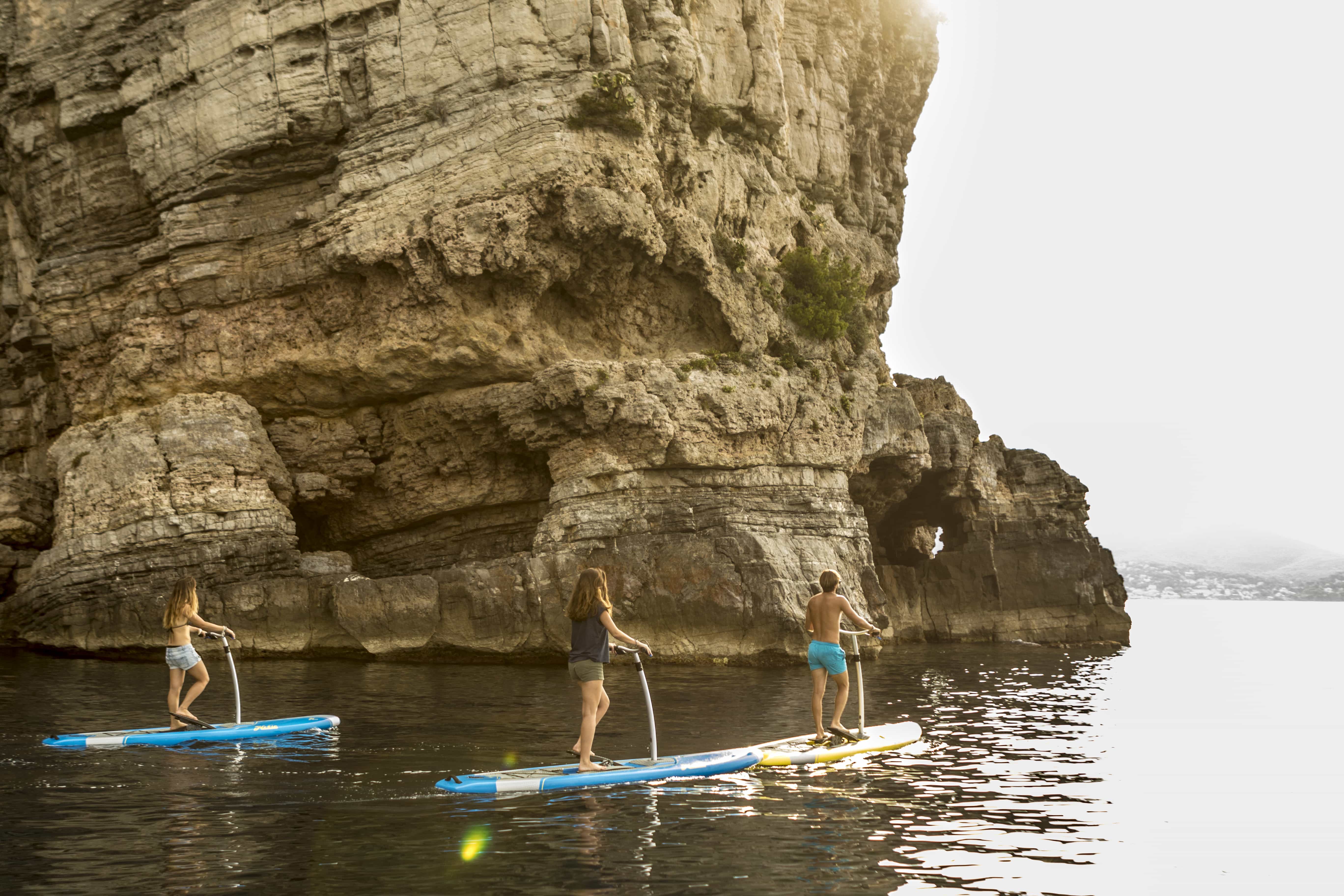 Le Hobie mirage éclipse un paddle à pédales à louer